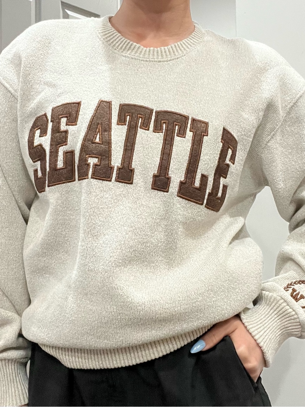 Cream 'Seattle' Appliqué Crewneck Sweatshirt